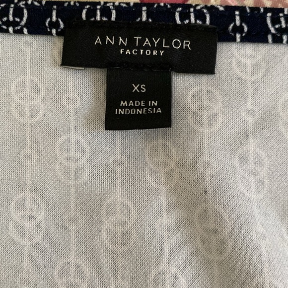 Ann Taylor Navy Office Career Top & Cinched Sleeves Size Extra Small XS NWOT - Picture 4 of 7